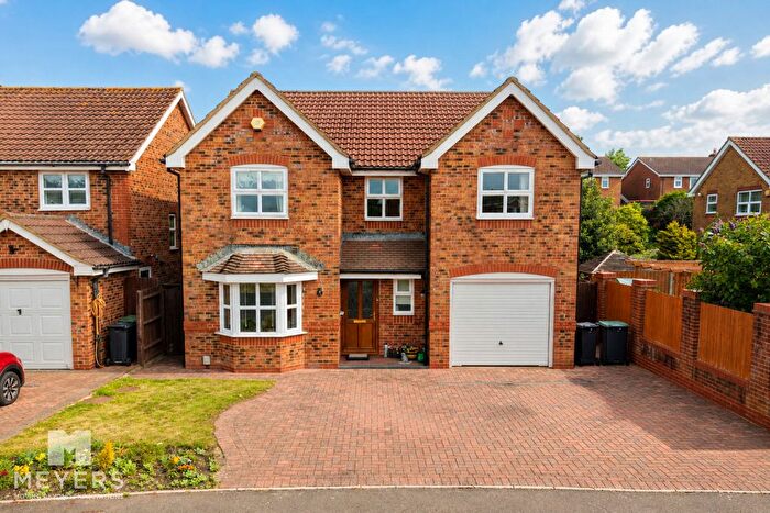 4 Bedroom Detached House For Sale In Rimbury Way, Christchurch, BH23