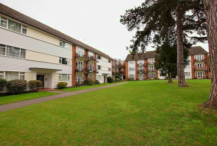 2 Bedroom Flat To Rent In Lindfield Gardens, GU1