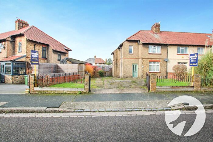 3 Bedroom End Of Terrace House For Sale In Kenward Road, London, SE9