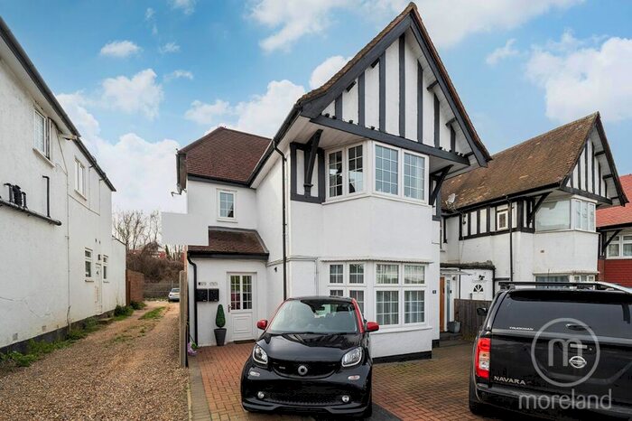 1 Bedroom Apartment To Rent In Heathfield Gardens, Golders Green, NW11