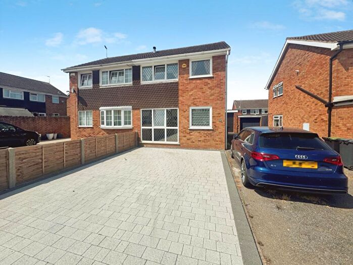 3 Bedroom Semi-Detached House For Sale In Torrington Crescent, Wellingborough, NN8