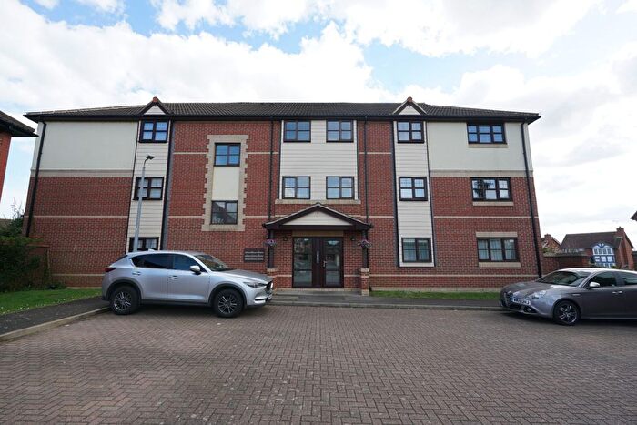 2 Bedroom Flat To Rent In Celedon Close, Grays, RM16