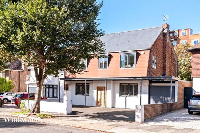 5 Bedroom Detached House For Sale In Vallance Gardens, Hove, East Sussex, BN3