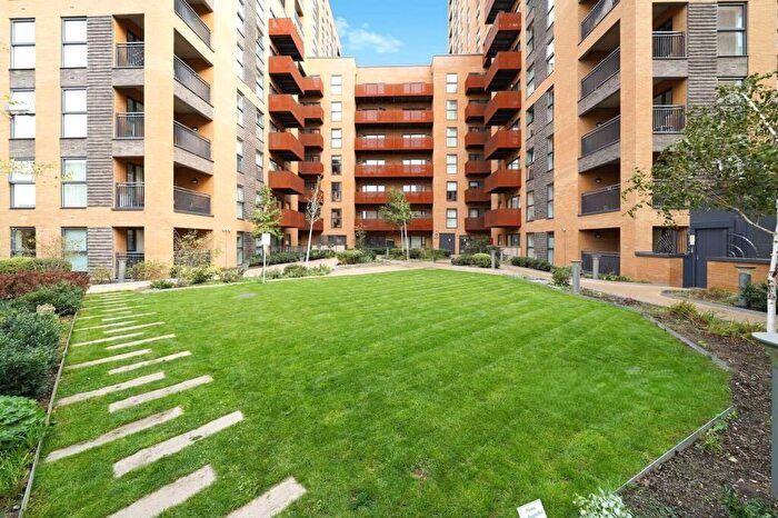 2 Bedroom Flat To Rent In East Acton Lane, London, W3