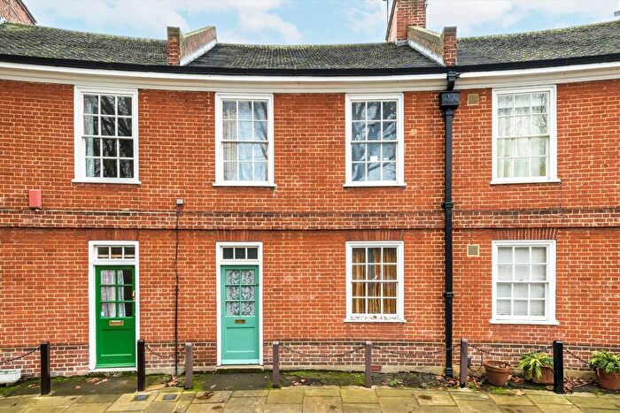 3 Bedroom Property For Sale In Denny Crescent, Kennington, SE11