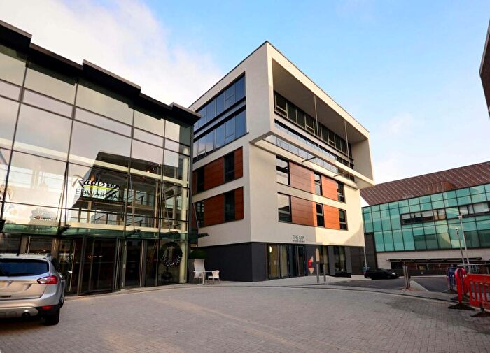 2 Bedroom Flat To Rent In Alexandra Terrace, Guildford, GU1