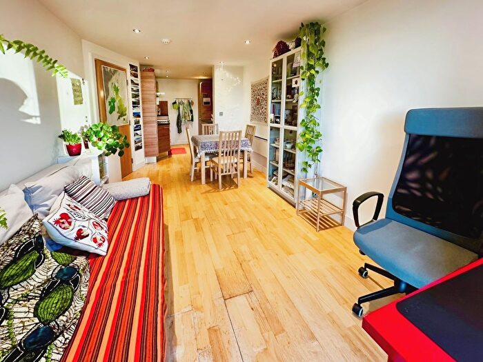 1 Bedroom Flat To Rent In Mcclintock House, The Boulevard, Leeds, West Yorkshire, LS10