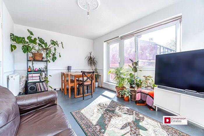 3 Bedroom Maisonette To Rent In Tresham Walk, Homerton, Hackney, London, E9