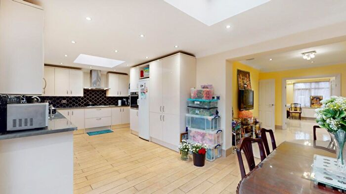 4 Bedroom Semi Detached House For Sale In Woodlands Avenue, Ruislip, HA4
