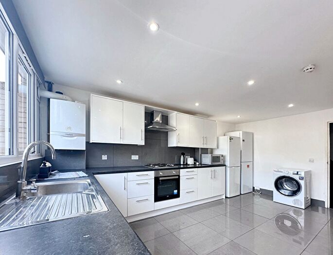 6 Bedroom Terraced House To Rent In Barchester Close, Cowley, Uxbridge, UB8