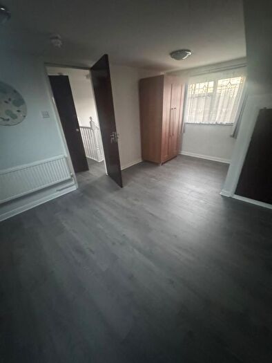 9 Bedroom Semi-Detached House To Rent In Elgin Road, Ilford, Greater London, IG3
