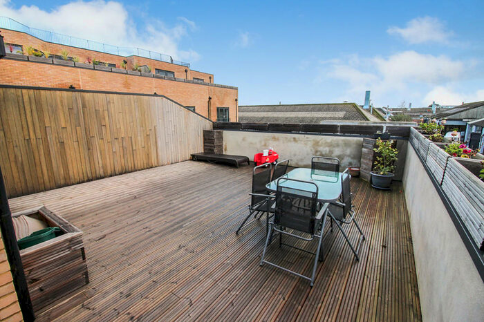 2 Bedroom Apartment To Rent In Molesey Road, West Molesey, KT8