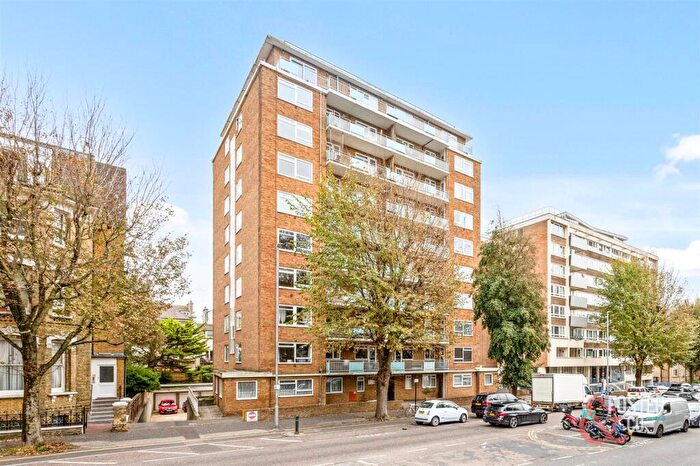 2 Bedroom Flat For Sale In - The Drive, Hove, BN3