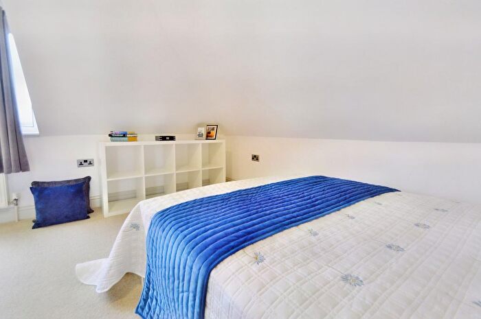1 Bedroom Maisonette To Rent In Acton Lane, Chiswick, W4