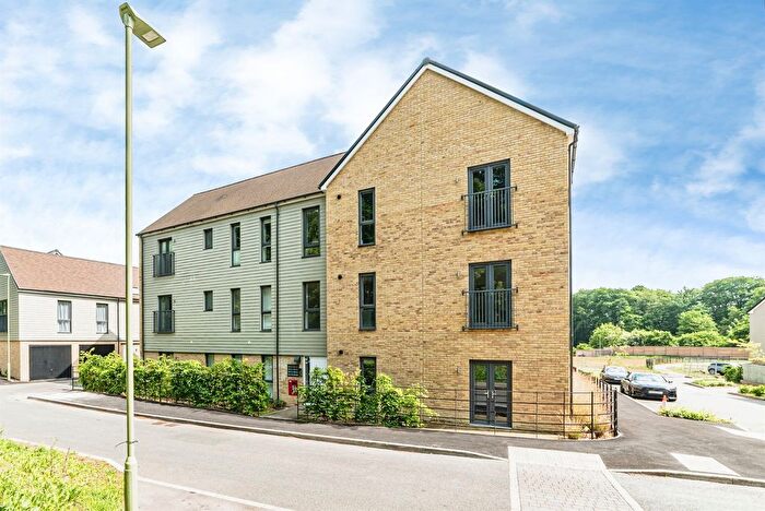 2 Bedroom Flat For Sale In West Siding, Basingstoke, RG24