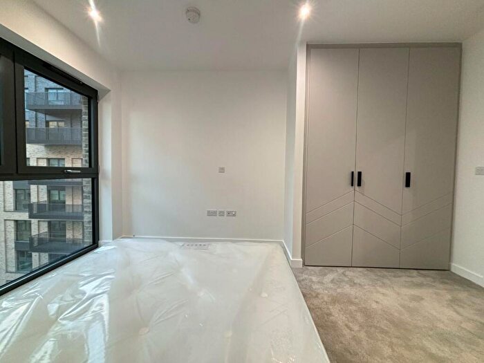 2 Bedroom Flat To Rent In Darter House, Anax Street, London, N4