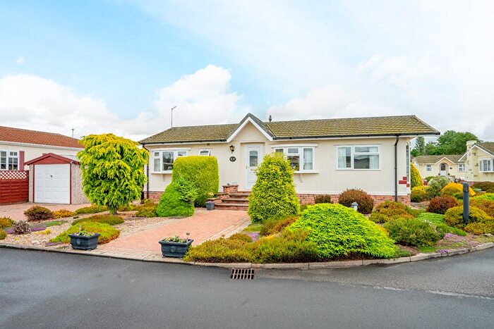 2 Bedroom Mobile/park Home For Sale In Cherry Tree Drive, Acaster Malbis, York, YO23