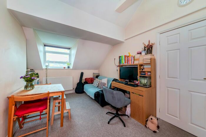 1 Bedroom Flat To Rent In Broughton Road, London, W13