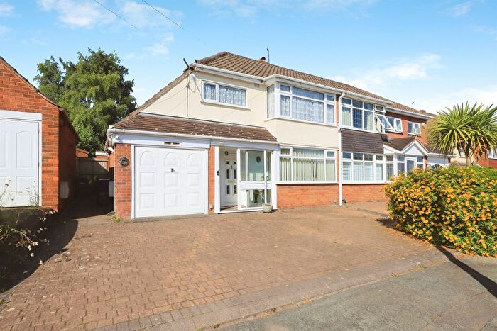 3 Bedroom Semi-Detached House For Sale In Tynedale Crescent, Wolverhampton, WV4