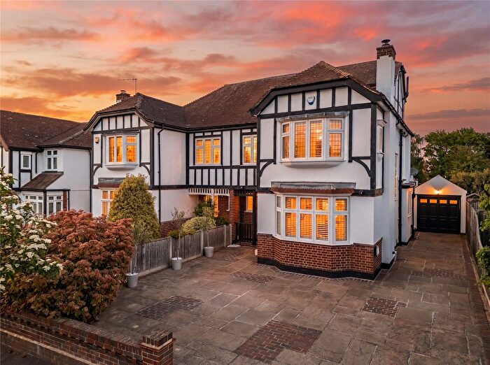 5 Bedroom Semi-detached House For Sale In Little Gaynes Lane, Upminster, RM14