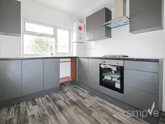 2 Bedroom Flat To Rent In Coldharbour Lane, Hayes, Middlesex, UB3