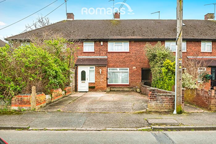 3 Bedroom Terraced House To Rent In Phipps Road, Slough, SL1