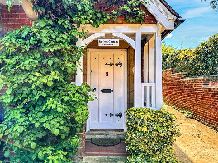 5 Bedroom Semi-Detached House For Sale In Main Street, East Haddon, NN6