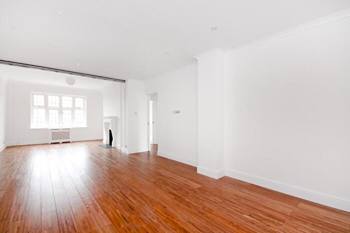 4 Bedroom Flat To Rent In Wellington Court, - Wellington Road, NW8