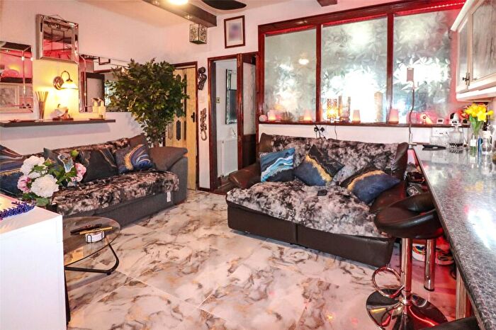 3 Bedroom Terraced House For Sale In Hazel Road, Erith, DA8