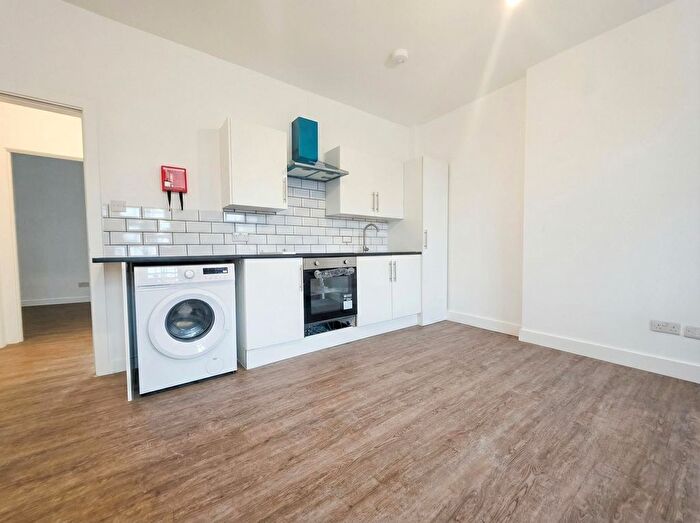 2 Bedroom Flat To Rent In Silver Street, Enfield, EN1