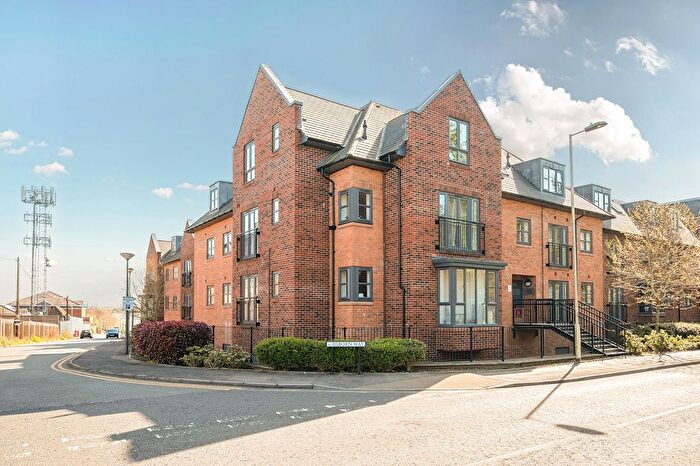 2 Bedroom Flat For Sale In Carter Court, Hook, RG27