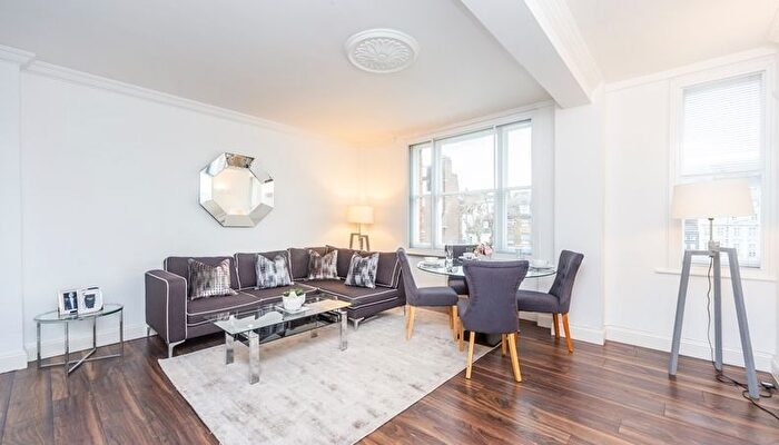 2 Bedroom Flat To Rent In Hill Street, London, W1J
