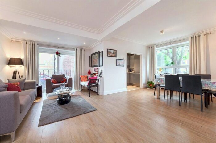 2 Bedroom Flat To Rent In Brittany House, Upper Richmond Road, London, SW15