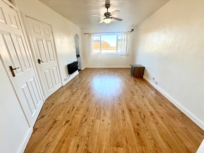 1 Bedroom Flat To Rent In Sefton Court, Enfield, EN2