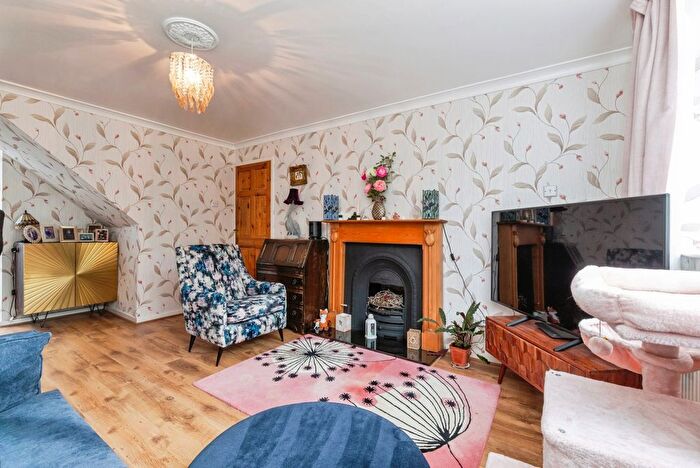 3 Bedroom Semi-Detached House For Sale In Chapel View, Rowlands Gill, Tyne And Wear, NE39