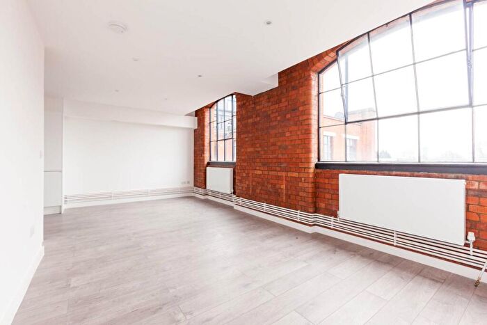 2 Bedroom Flat To Rent In Canonbury Heights West, Islington, London, N1