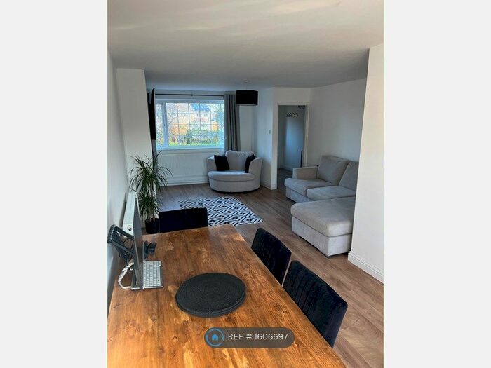 3 Bedroom Terraced House To Rent In Swallow Drive, Bristol, BS34