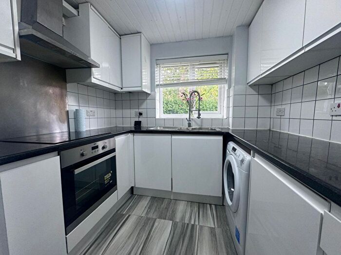 2 Bedroom Flat To Rent In Scammell Way, Watford, WD18