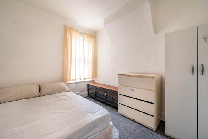 4 Bedroom House To Rent In Leytonstone, Leytonstone, London, E11