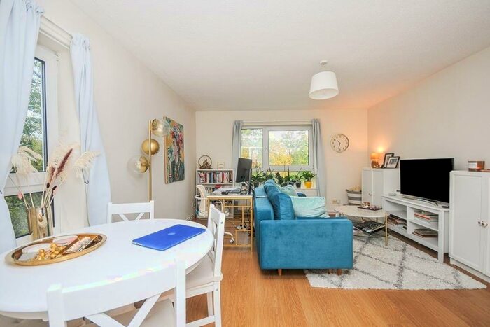 1 Bedroom Flat To Rent In Fircroft, Copers Cope Road, Beckenham, BR3