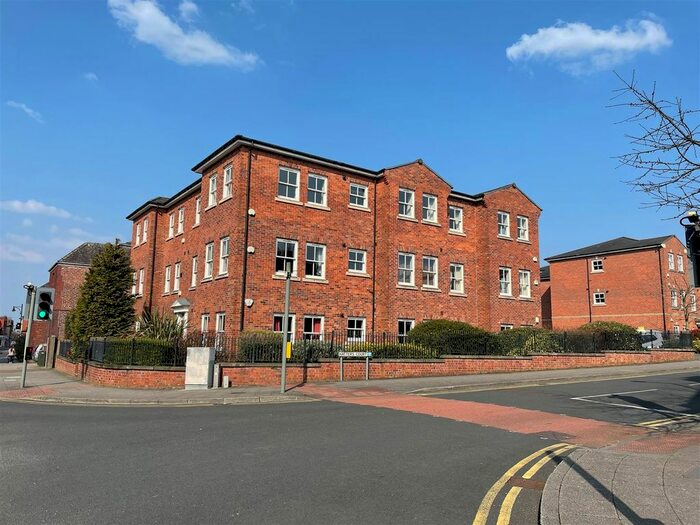 2 Bedroom Flat To Rent In Higher Hillgate, Stockport, SK1