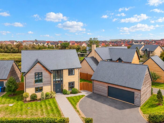 4 Bedroom Detached House For Sale In Lake Drive, Weldon, NN17