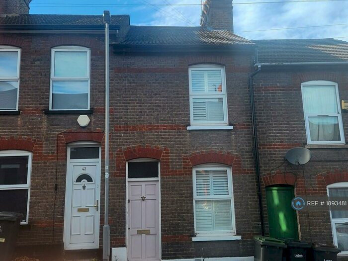 2 Bedroom Terraced House To Rent In Tennyson Road, Luton, LU1