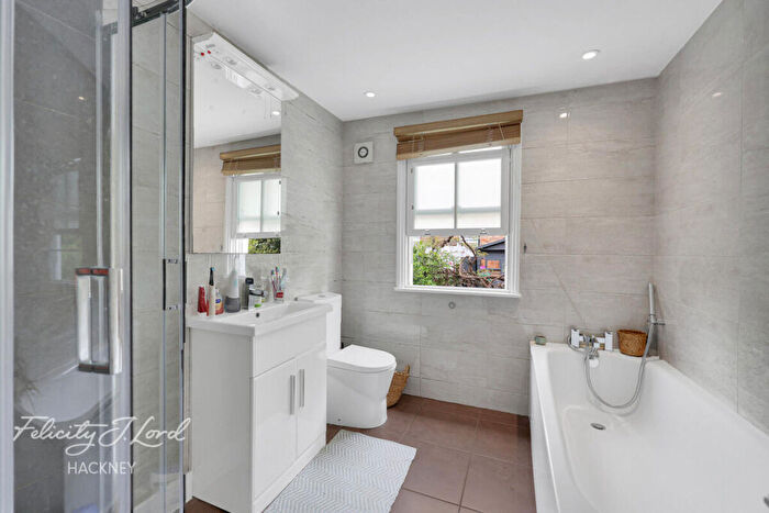 4 Bedroom Terraced House For Sale In Killowen Road, London, E9 - Photo 8