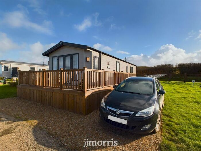 2 Bedroom Mobile/park Home For Sale In Park Hall Caravan Site, Pen Y Cwm, Haverfordwest, SA62