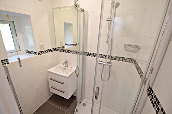 2 Bedroom Flat To Rent In Broadstone, BH18