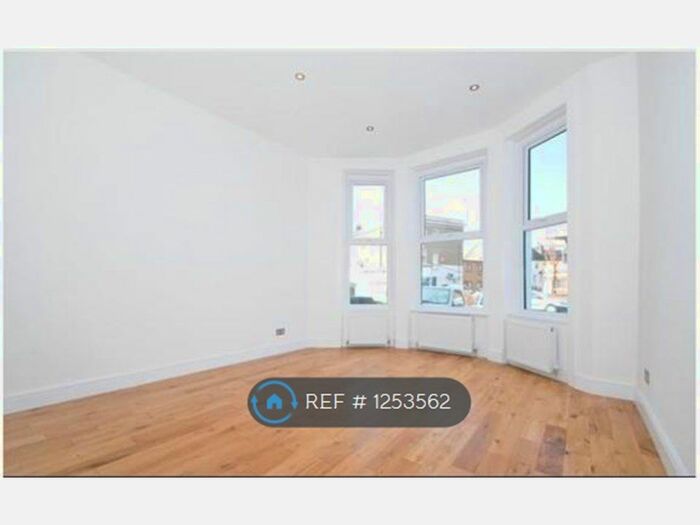 2 Bedroom Flat To Rent In Lee, London SE12