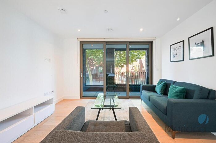 2 Bedroom Apartment To Rent In Wentworth Street, Spitafields, London, E1