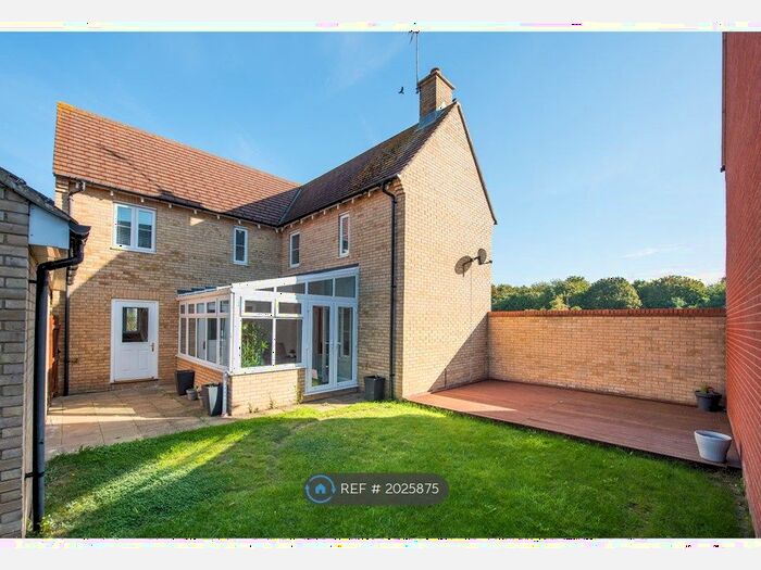 3 Bedroom Detached House To Rent In Short Term Let, Colchester, CO2