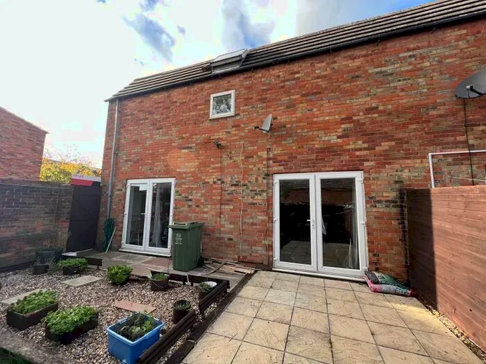 3 Bedroom End Of Terrace House To Rent In Crosse Courts, Basildon, SS15